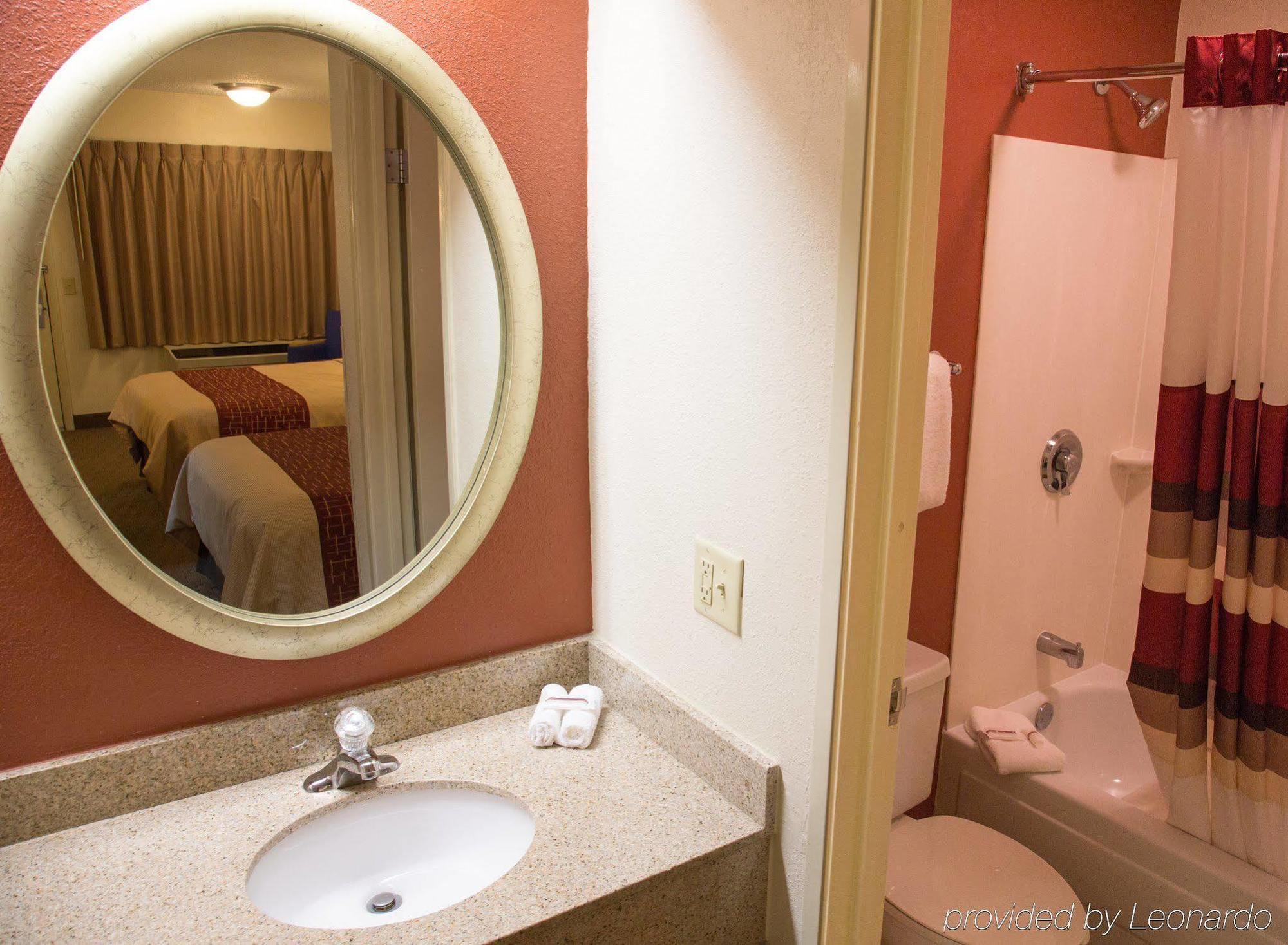 Red Roof Inn Detroit - Roseville St Clair Shores Exterior foto